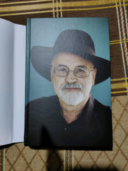 Роб Уилкинс: Терри Пратчетт. Жизнь со сносками. Официальная биография