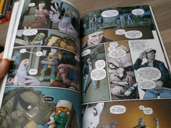 Карноу, Истмен, Валтс: Подростки мутанты ниндзя черепашки. Монстры, отбросы и безумцы