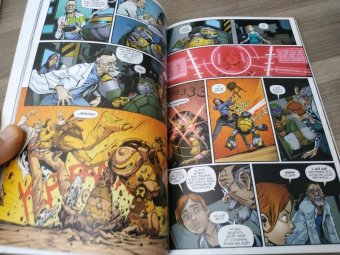 Карноу, Истмен, Валтс: Подростки мутанты ниндзя черепашки. Монстры, отбросы и безумцы