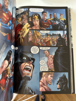 Тэйлор, Буччеллато: Injustice. Боги среди нас. Год четвертый. Издание делюкс