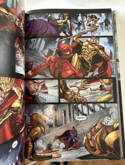 Тэйлор, Буччеллато: Injustice. Боги среди нас. Год четвертый. Издание делюкс