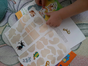 Книжка. Многоразовые наклейки. Размеры (1+)