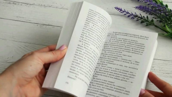 Ивлин Во: И побольше флагов