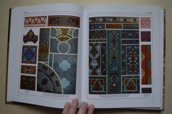 Наталья Сухарева: Орнаменты всех времен и стилей