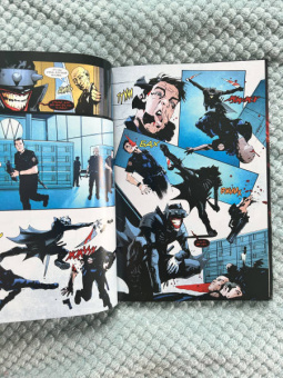 Снайдер, Тайнион: Бэтмен, Который Смеется