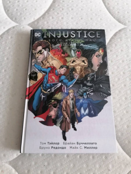Тэйлор, Буччеллато, Фокс: Injustice. Боги среди нас. Год третий. Издание делюкс