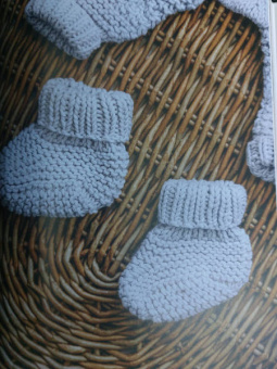 Татьяна Курочкина: Вяжем спицами для новорожденных. 13 миниатюрных моделей