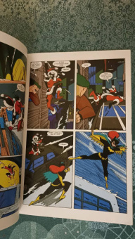 Дини, Берчетт: Бэтгерл. Приключения. Рождественский беспредел