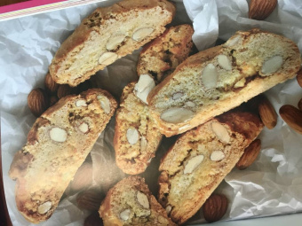 Алёна Аракчеева: Школа юного кондитера. Муссовые торты, капкейки, трайфлы, эклеры. Рецепты и технологии