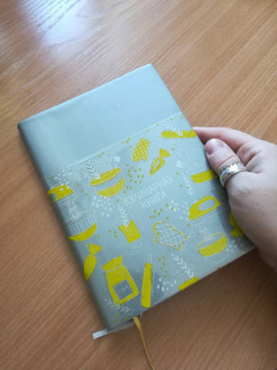 Книга для записи кулинарных рецептов 96 листов, А6+, СЕРЕБРЯНАЯ (52518)