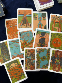 Кейтлин Киган: The Illuminated Tarot. Сияющее Таро, 53 карты для игр и предсказаний
